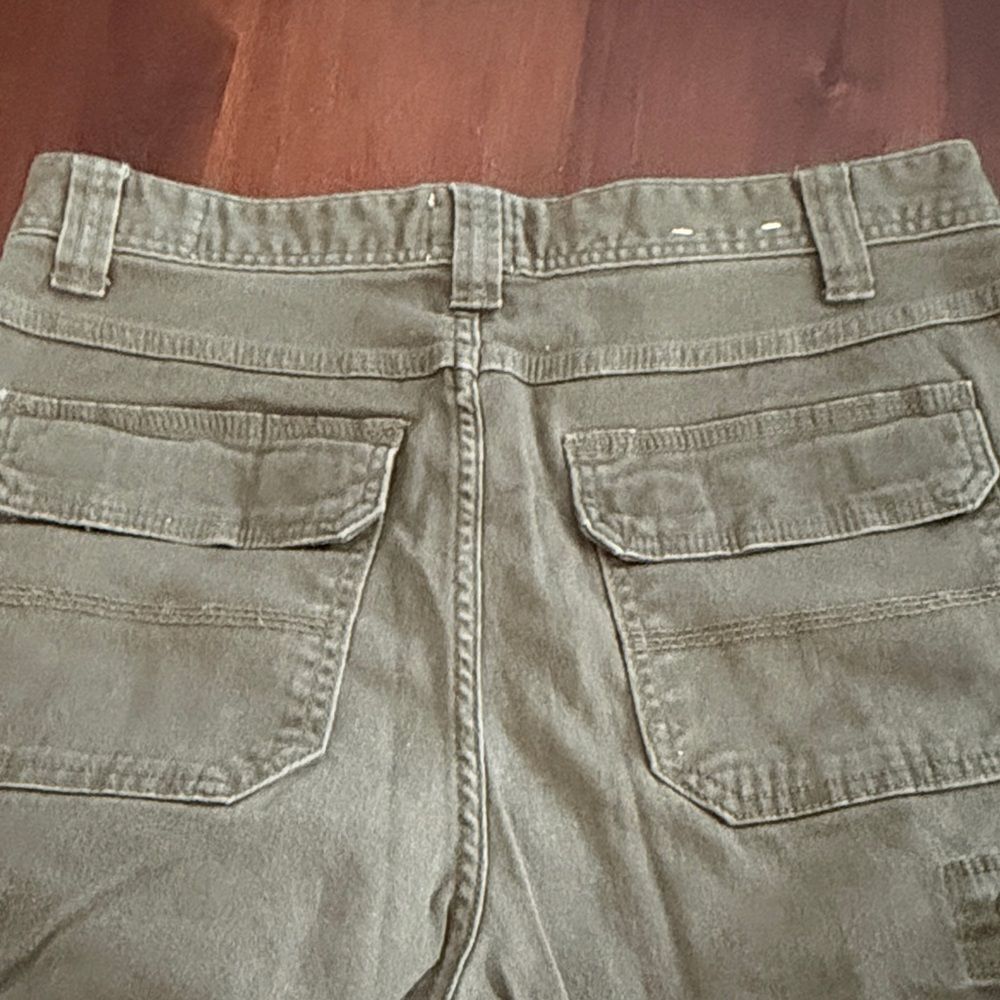 Red Head Woman’s Olive Cargo Pants - Picture 5 of 7